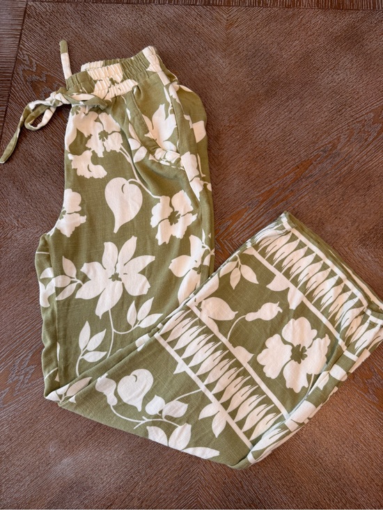 Sienna Sky Pants - Sienna Sky Green Floral Pants Medium Drawstrings Waist 30” Inseam 29”Pockets